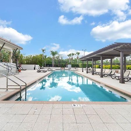 Vibrant 4Br Family Townhome 1 Mile From Disney World And Disney Springs أورلاندو المظهر الخارجي الصورة