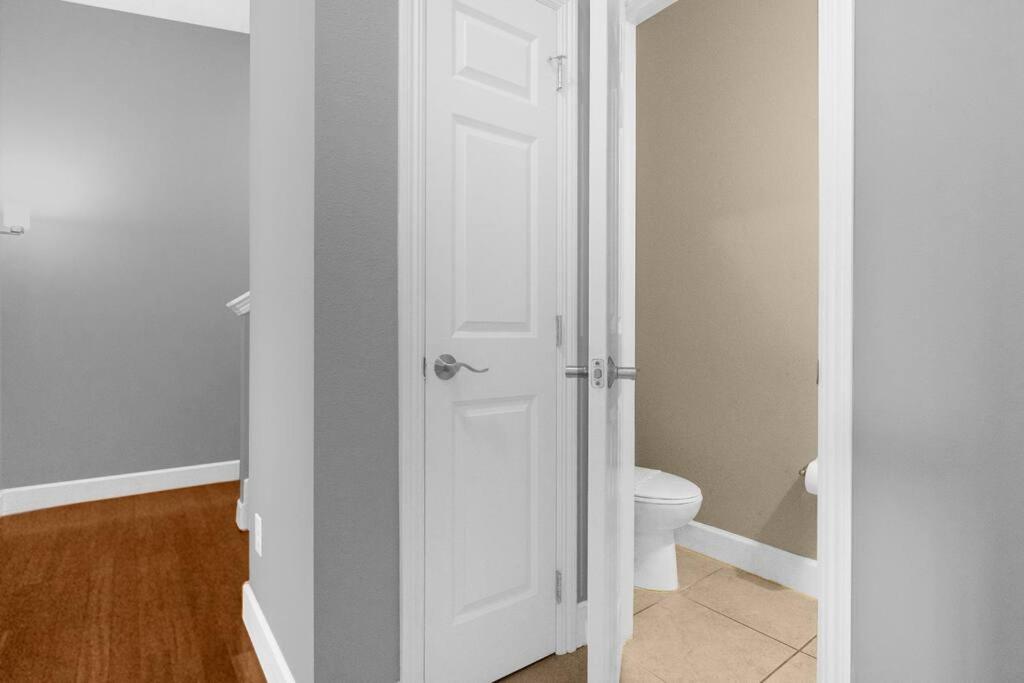 Vibrant 4Br Family Townhome 1 Mile From Disney World And Disney Springs أورلاندو المظهر الخارجي الصورة