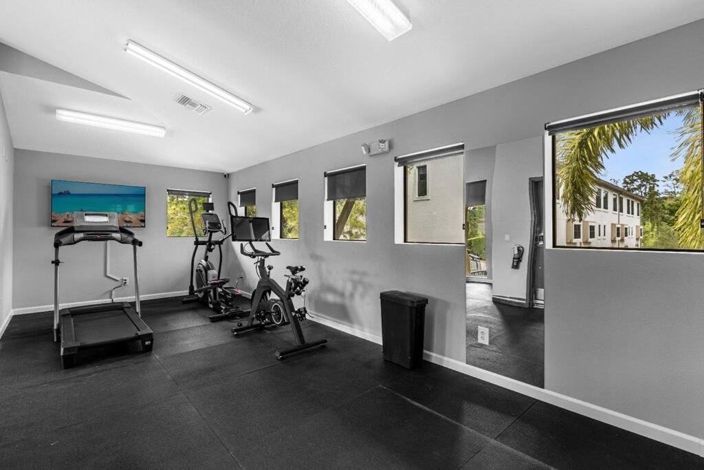 Vibrant 4Br Family Townhome 1 Mile From Disney World And Disney Springs أورلاندو المظهر الخارجي الصورة