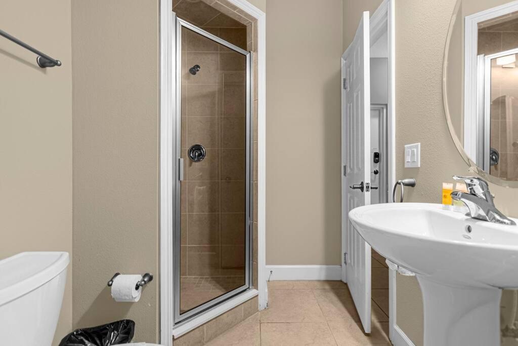 Vibrant 4Br Family Townhome 1 Mile From Disney World And Disney Springs أورلاندو المظهر الخارجي الصورة