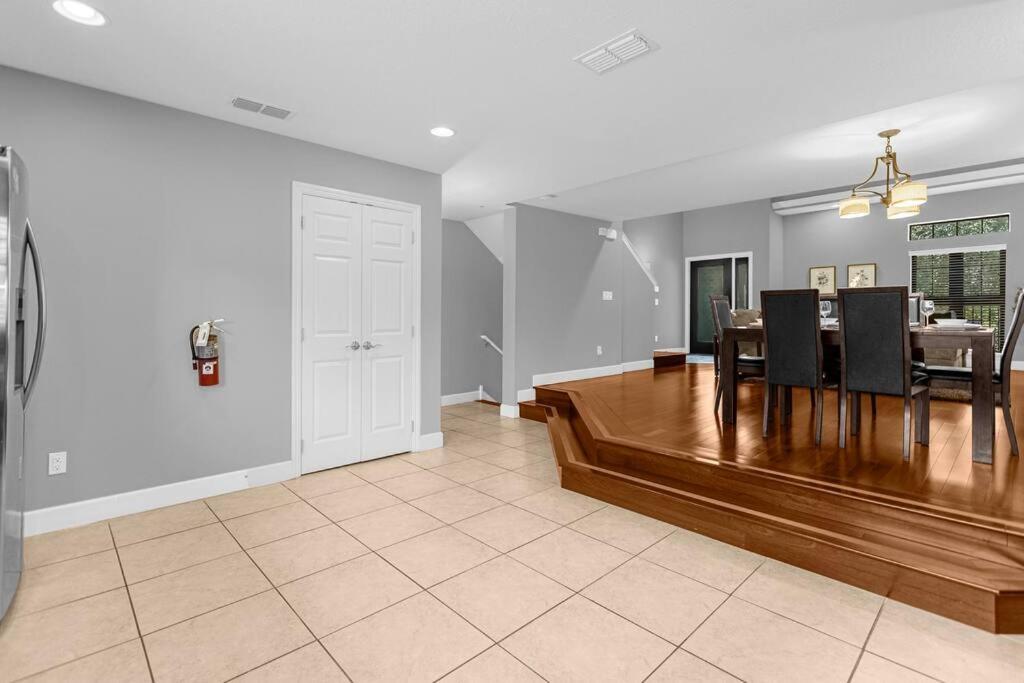 Vibrant 4Br Family Townhome 1 Mile From Disney World And Disney Springs أورلاندو المظهر الخارجي الصورة