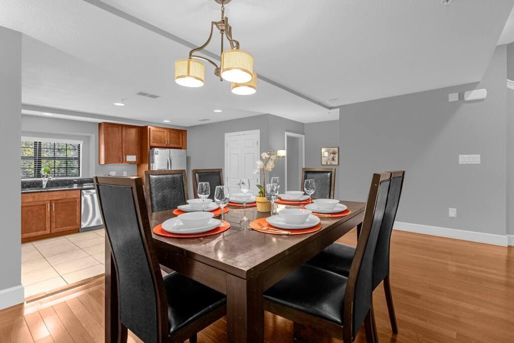 Vibrant 4Br Family Townhome 1 Mile From Disney World And Disney Springs أورلاندو المظهر الخارجي الصورة