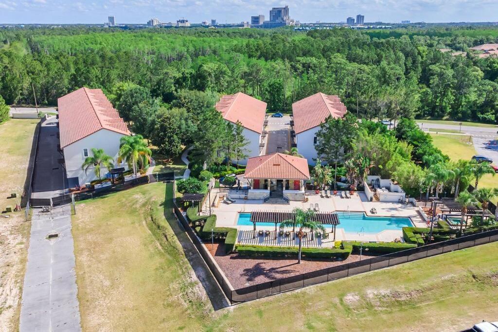 Vibrant 4Br Family Townhome 1 Mile From Disney World And Disney Springs أورلاندو المظهر الخارجي الصورة